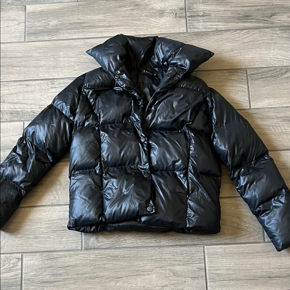 Glossy Black Cropped Puffer Jacket with High Collar